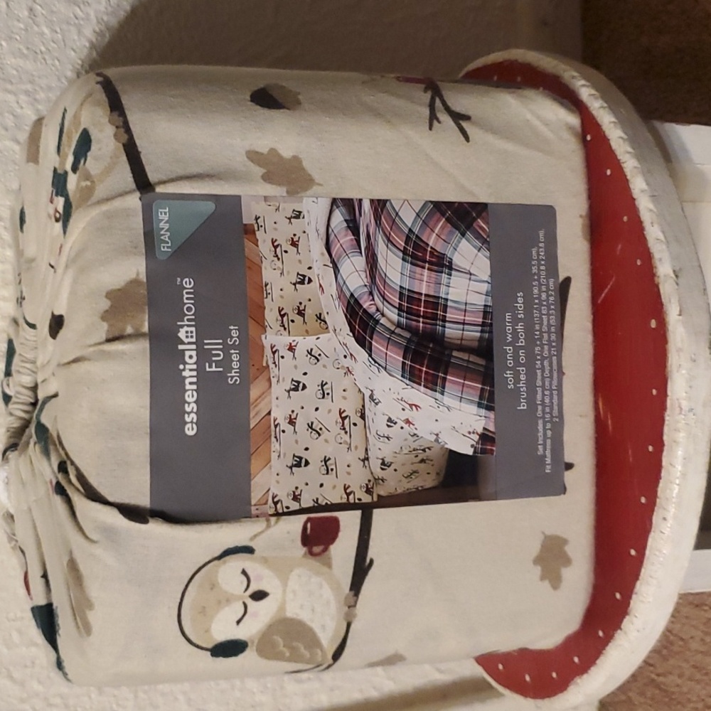 BNWT: FULL SIZE FLANNEL SHEET SET